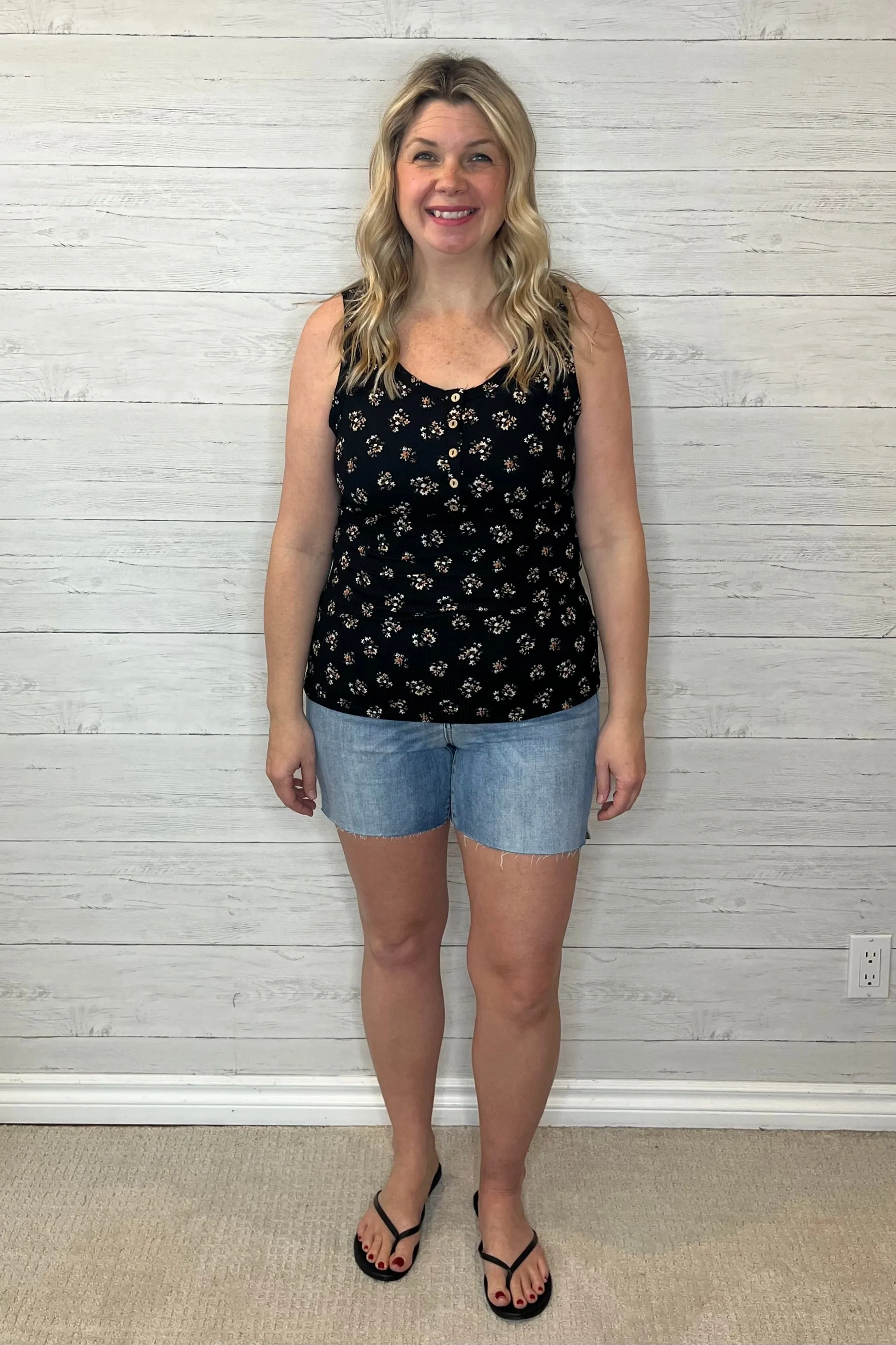Judy Blue "Jamie" Mid Rise Shorts - Light Mid Wash